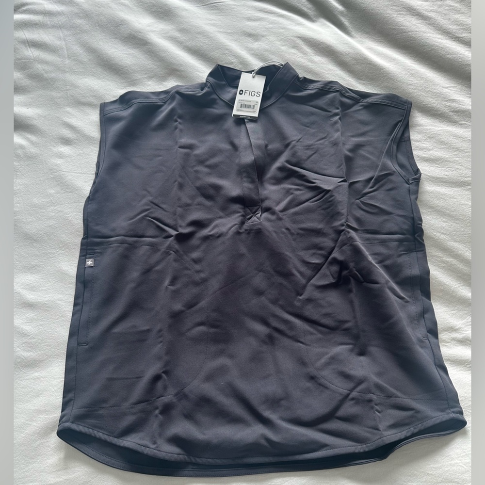 NWT Figs Rafaela Oversize Scrub Top Size XS Charcoal